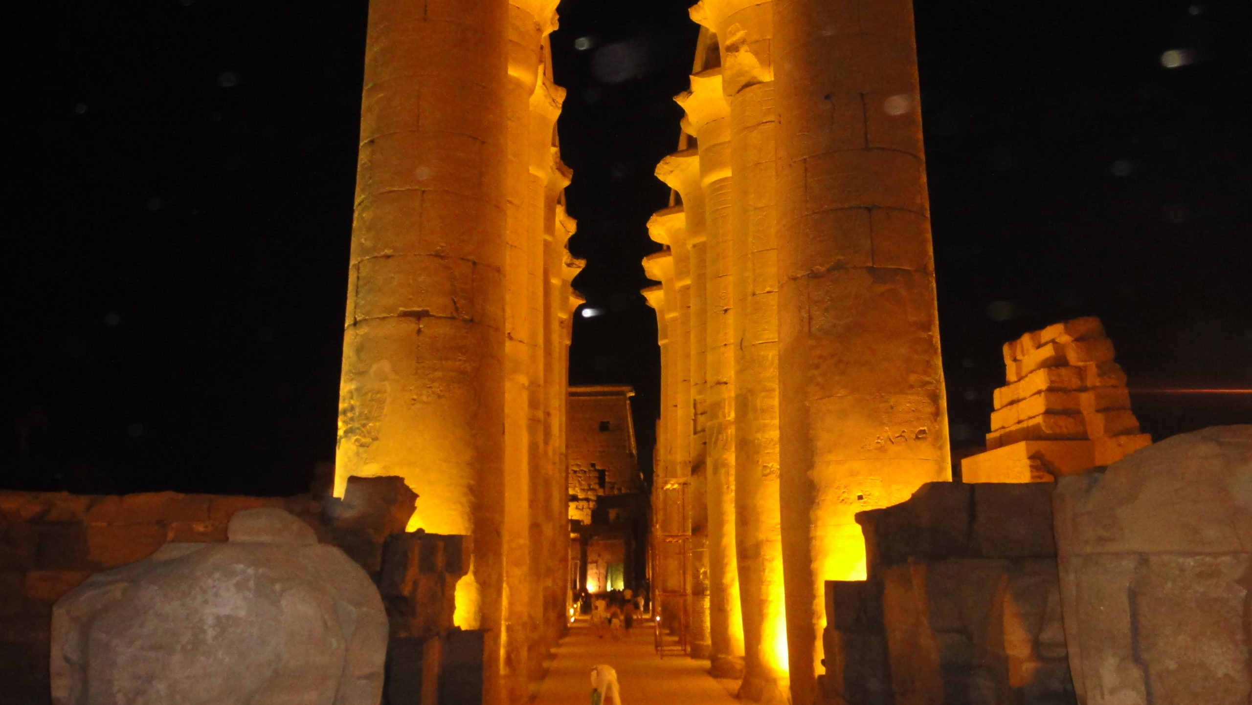 ルクソール神殿　アメンホテプ３世の大列柱廊