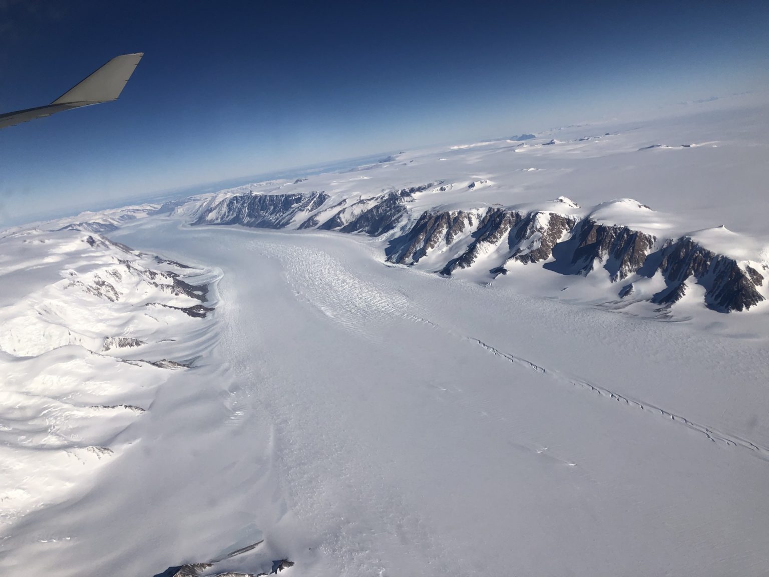 世界最大氷河の南極上空絶景の旅・格安25万誰も見たことのない景色へ pipuamelia ピプアメリア 世界最大氷河の南極上空絶景の旅・格安25万誰も見たことのない景色へ pipuamelia ピプアメリア