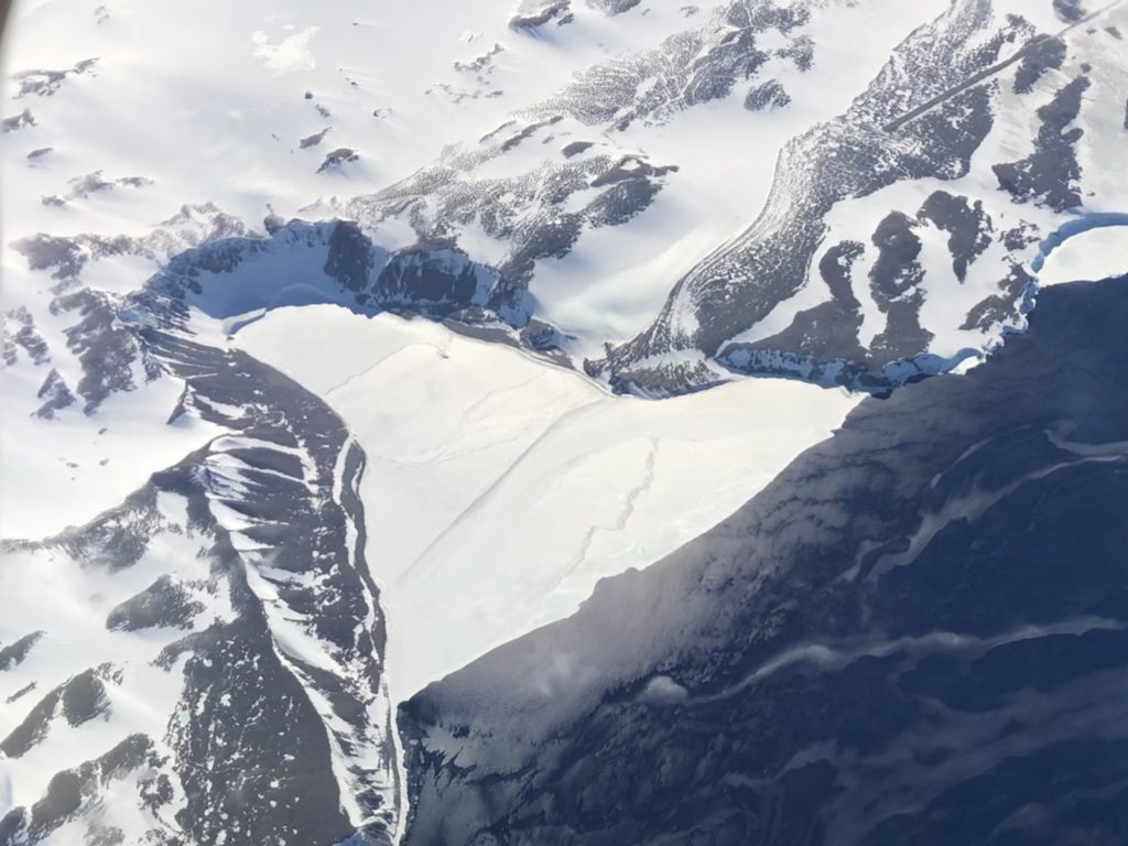 世界最大氷河の南極上空絶景の旅・格安25万誰も見たことのない景色へ pipuamelia ピプアメリア 世界最大氷河の南極上空絶景の旅・格安25万誰も見たことのない景色へ pipuamelia ピプアメリア