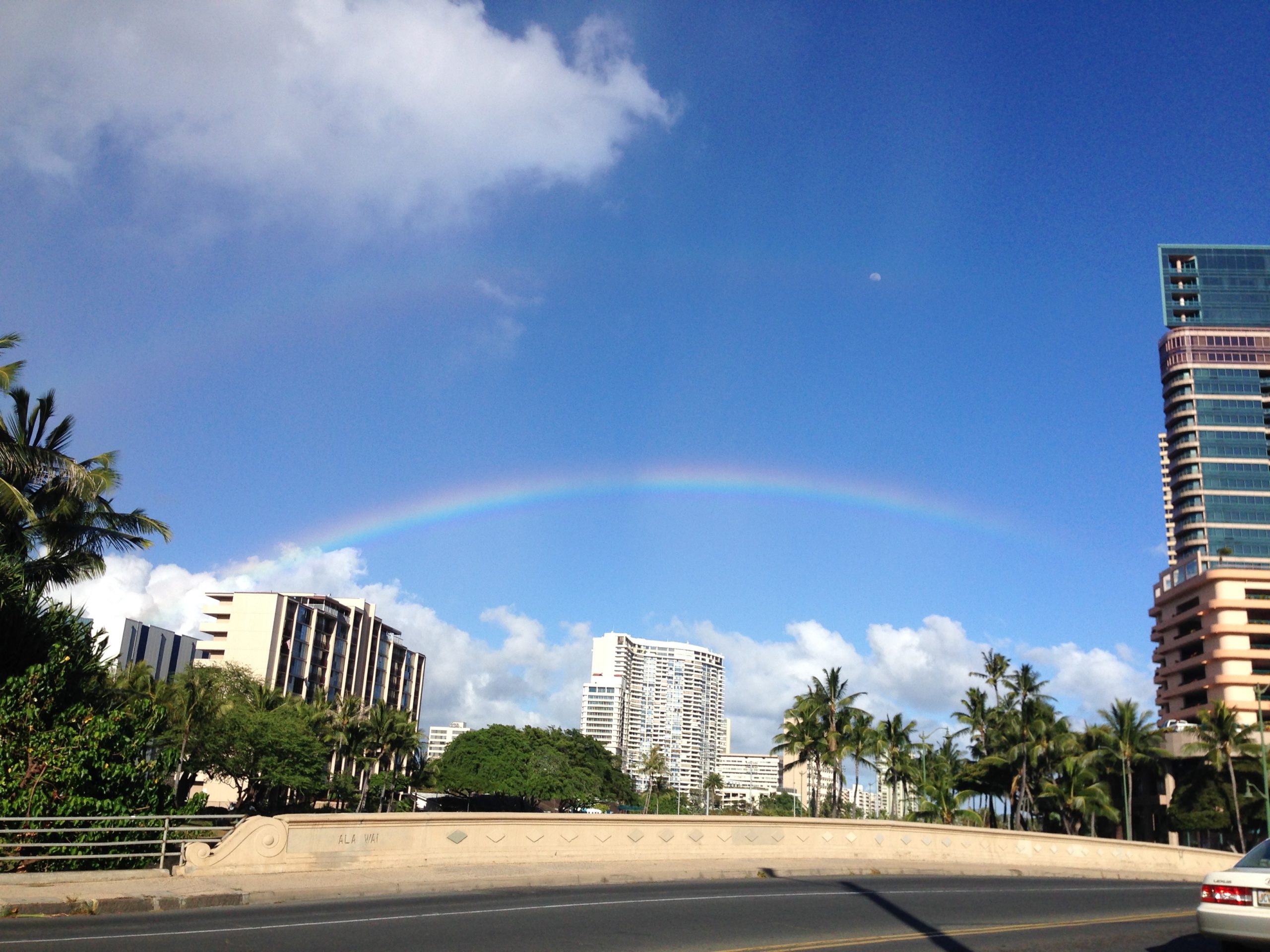ハワイの巨大なレインボー(虹)