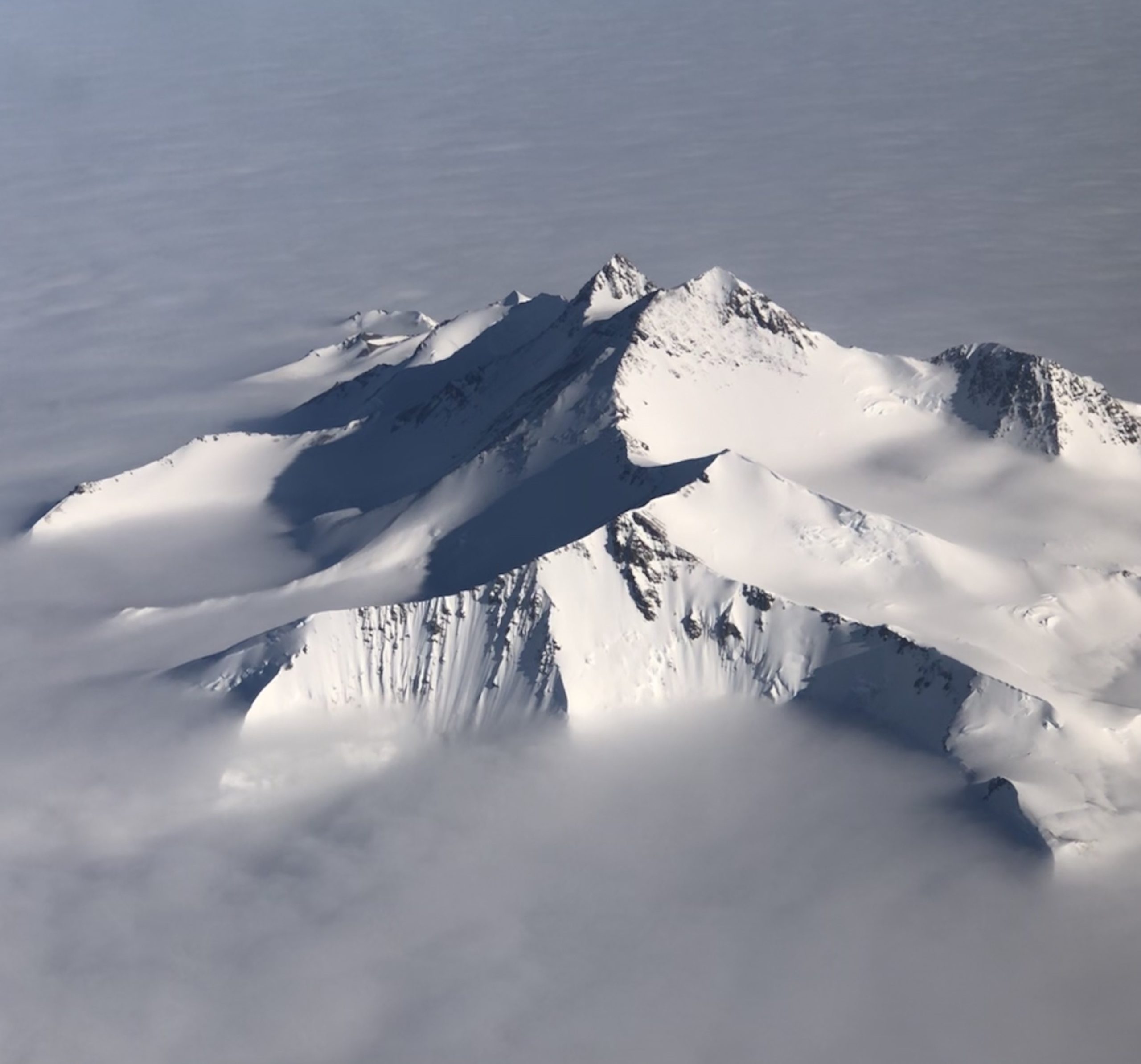 ミント山（Mt.Minto) 標高4165m　南極