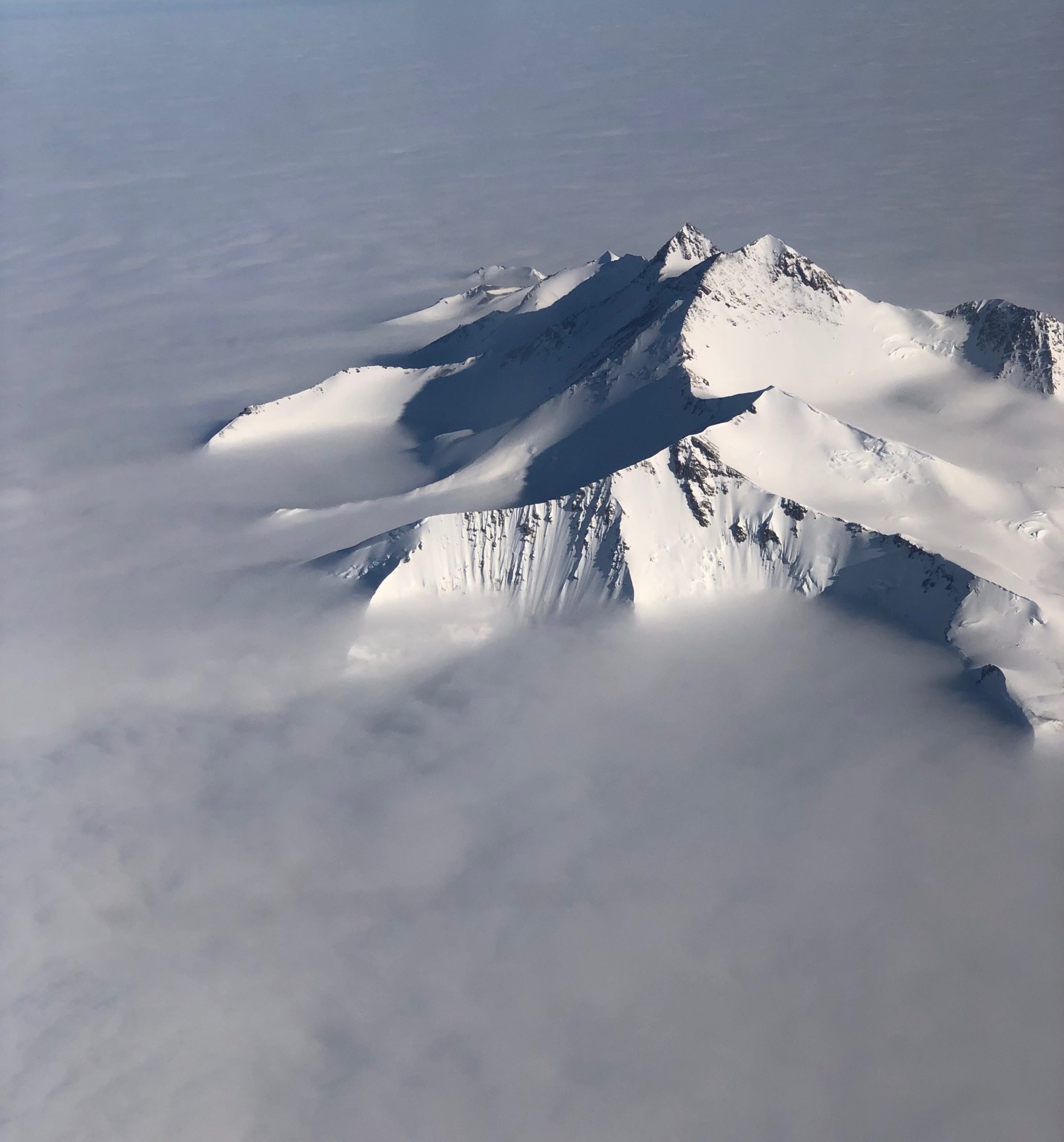 ミント山（Mt.Minto) 標高4165m　南極