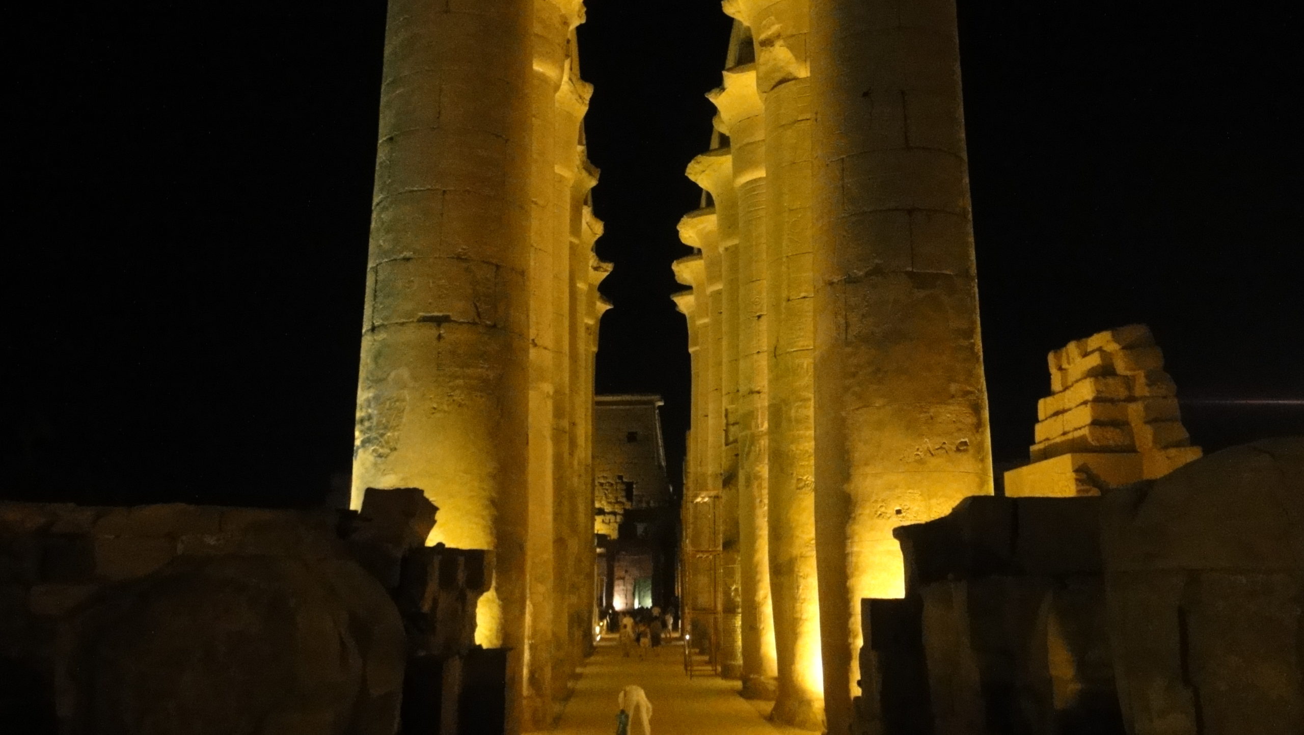 ルクソール神殿　アメンホテプ３世の大列柱廊