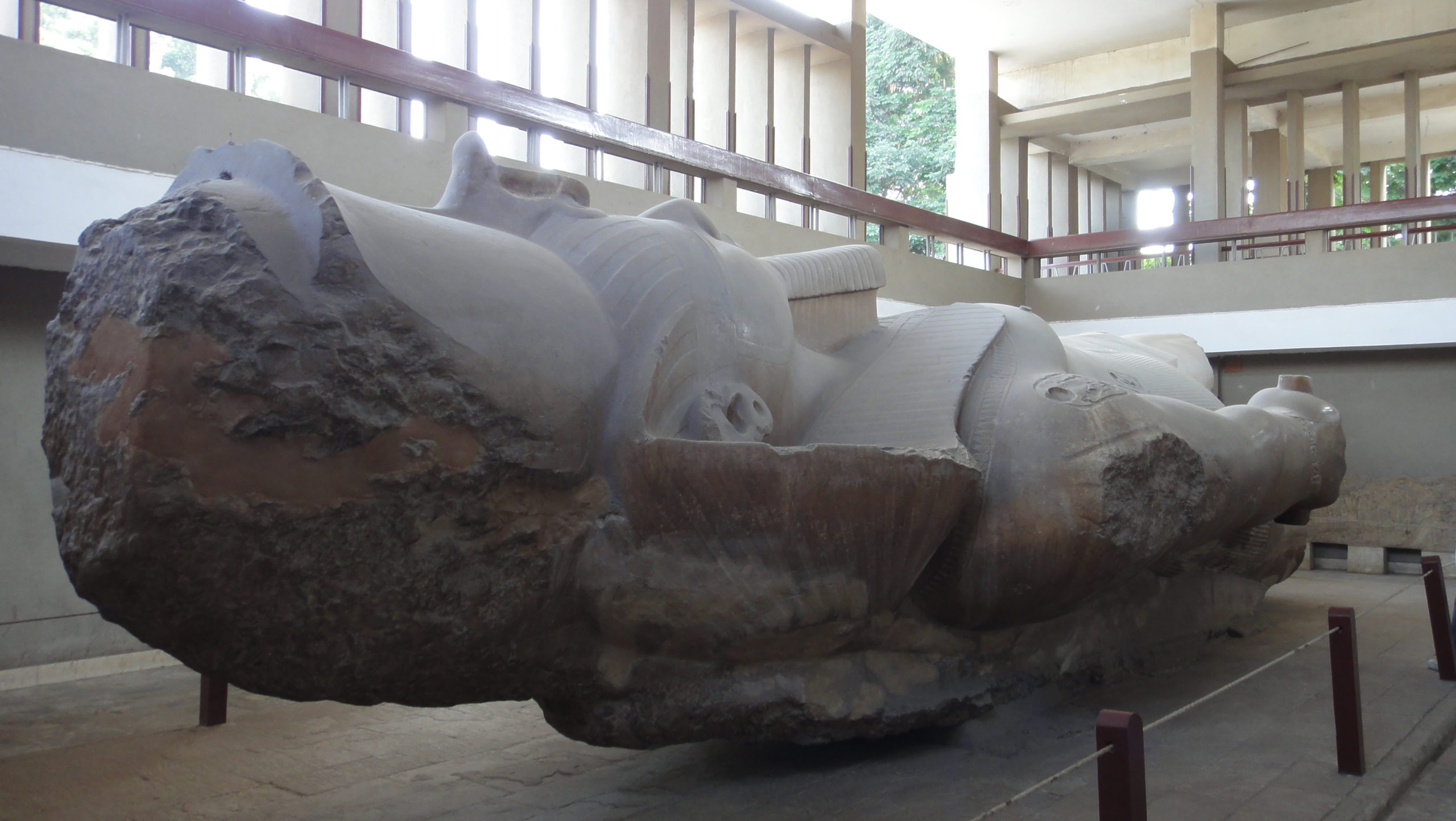 エジプト　ラムセス２世の巨像